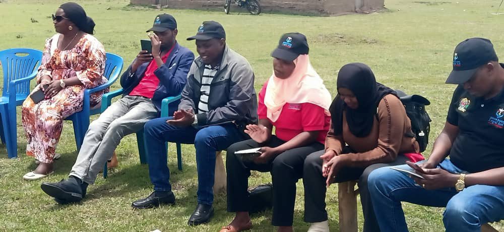 NGOLAC_'s tweet photo. Utoaji wa msaada wa kisheria, Wilaya ya Ngorongoro kata ya Oloirien kwa kushirikiana na Mama Samia legal Aid na taasisi mbali mbali za kiserikali. #legalaidteam#watetezitv https://t.co/Rcciws1GVm