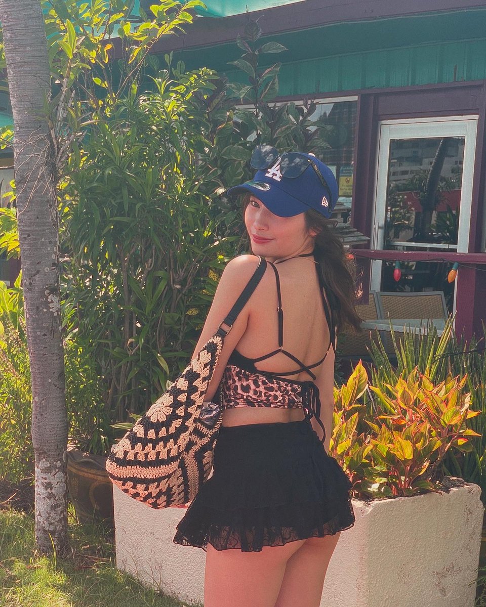 女の子に生まれてきて良かったと思う。
毎日お化粧をして毎日違う服を着て、自分が好きな女性に目掛けて憧れの女性で居たい🥹
毎日が幸せです💛