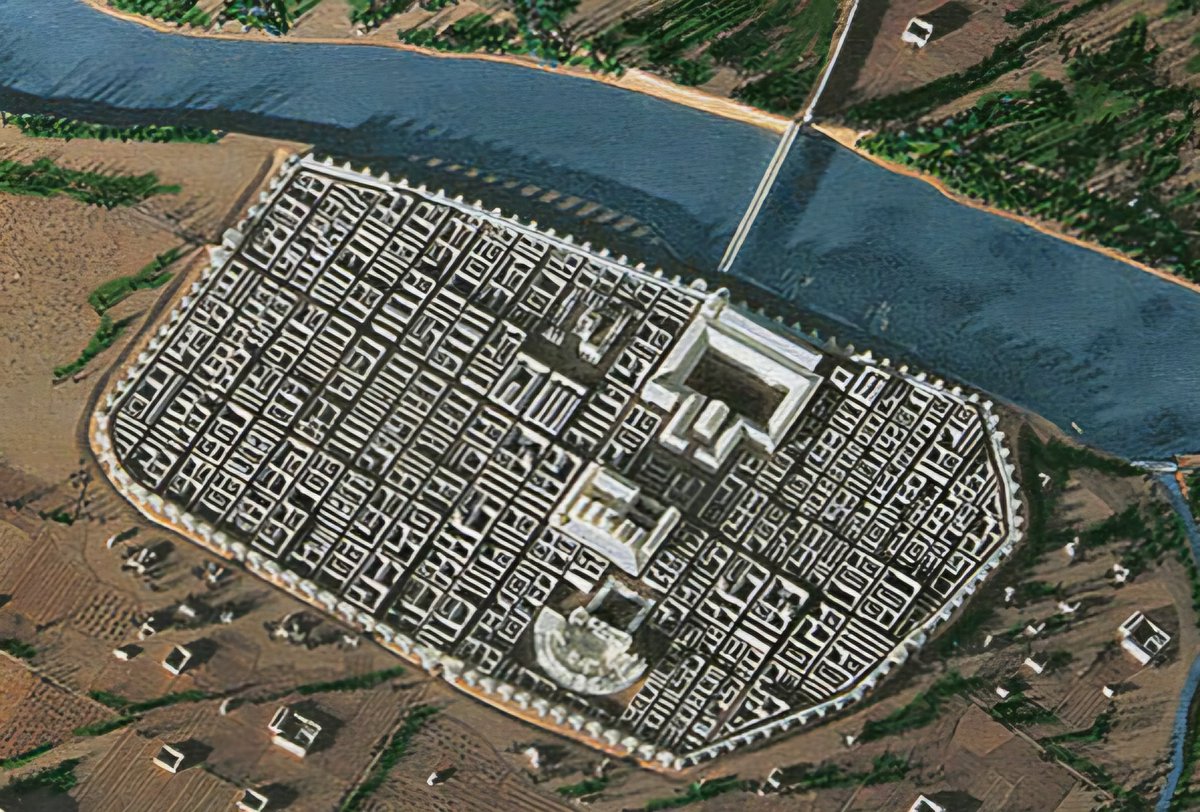 Resulta curioso que a vista de pájaro pueda apreciarse la forma de Caesaraugusta sobre la Zaragoza actual.