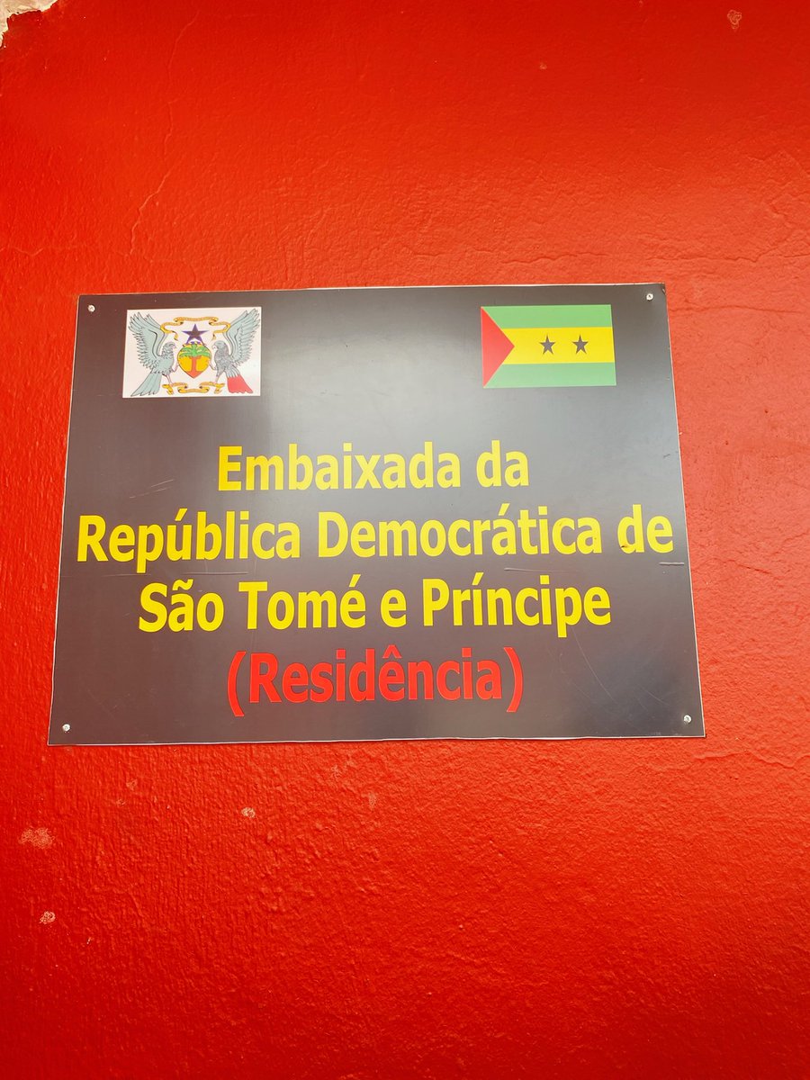 tharlesbreis's tweet photo. Almoço na embaixada de São Tomé e Príncipe (residência) com embaixador e embaixatriz em Malabo (Guiné Equatorial).
Conexões que fortalecem e expandem negócios. 
#negocios #investimentosemportugal #getaodenegocios #intermediacaofinanceira #financeira #consultoria #gestaodeativos https://t.co/mbFsQ7COIX
