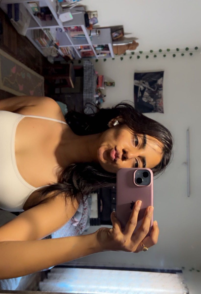 111ris_'s tweet image. Idk why my on repeat is horny