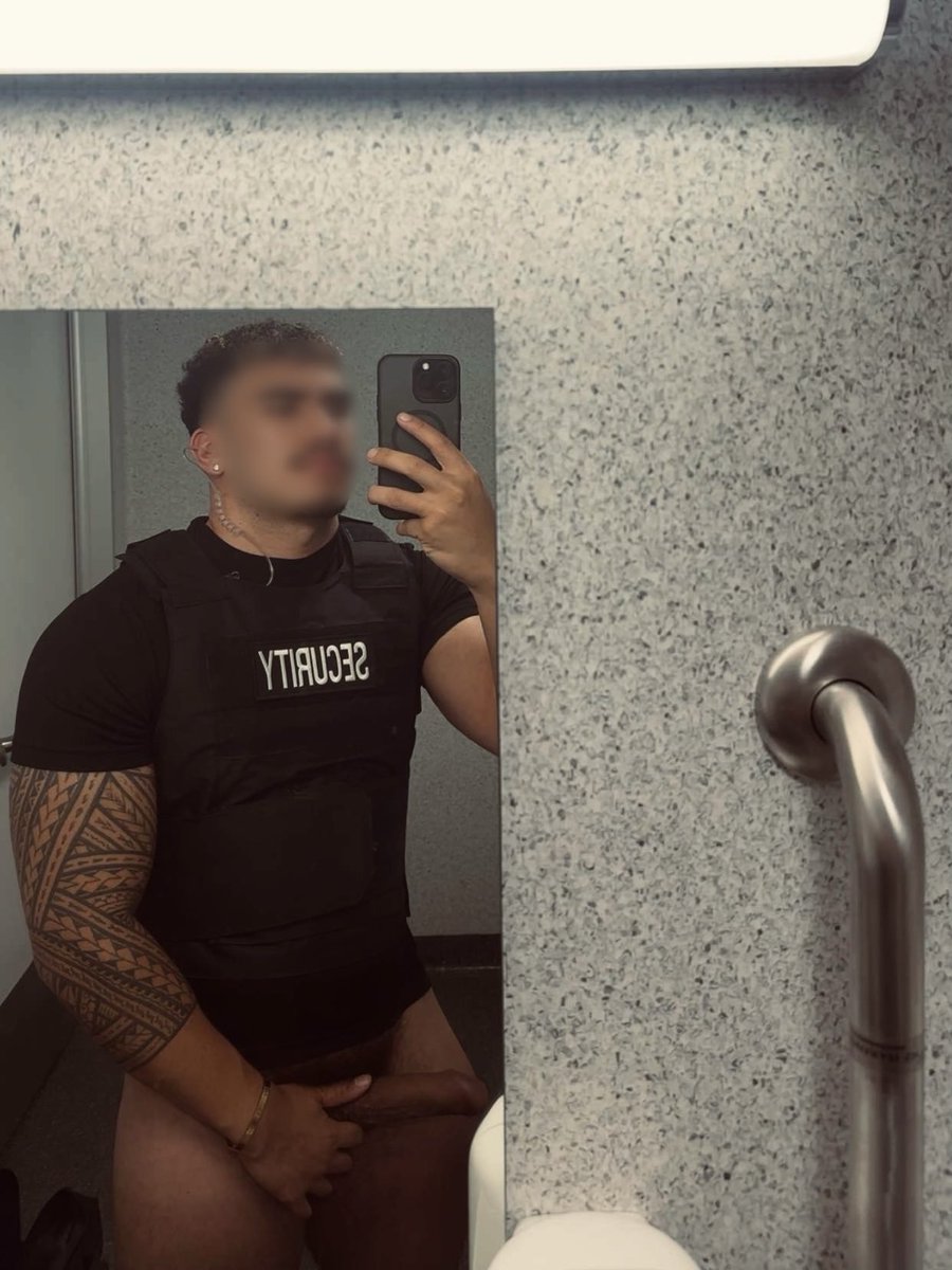 Sorry gonna have to come with me uce, have further questions for you in the backroom 👀🤫💦

Dropping some old vids from work since I quit 👀 OnlyFans.com/sefa.dl