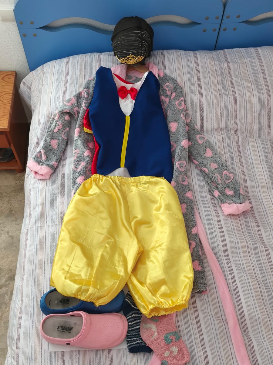 🎭Hoy, justo hoy, y justo a esta misma hora, hace siete meses; sí, hace siete meses, empezábamos a ensayar para el 𝐂𝐚𝐫𝐧𝐚𝐯𝐚𝐥 𝟐𝟎𝟐𝟓

🎭 Hoy guardamos nuestro disfraz, nuestro tipo y nuestros recuerdos, añorando pronto la vuelta de nuestra querida fiesta...