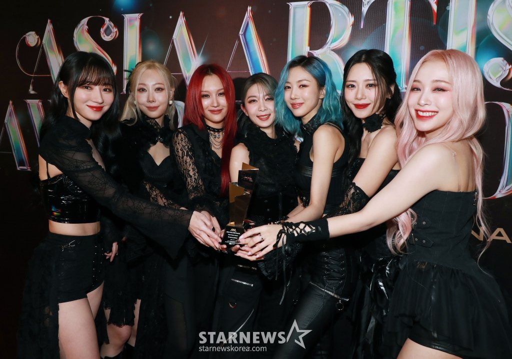 NightBeforeMoon tweet media