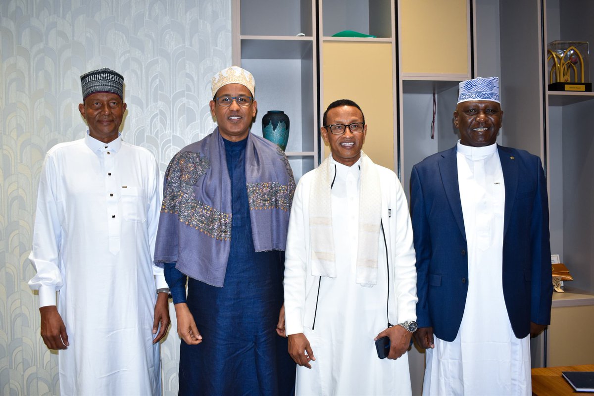 bbsmallnairobi's tweet image. Honored to host esteemed leaders, including Kamukunji MP Yusuf Hassan, Somalia Ambassador to Kenya Jabril Ibrahim Abdulle, and Inspector General of Police Douglas Kanja, for Eid prayers at Business Bay Square Mall, Eastleigh.
Join us at BBS Mall
#EidMubarak #BBSMall #Eastleigh…