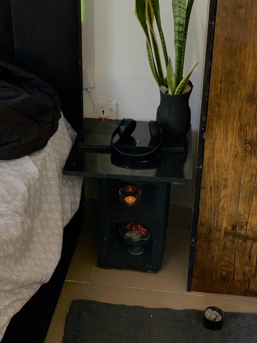 okorobia_042's tweet image. Myself and my little coffee ☕️ table .
Made by myself in 10mins