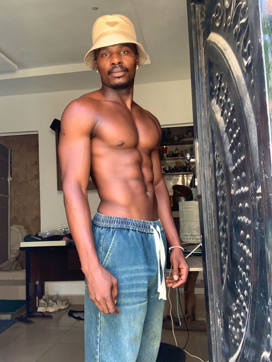 okorobia_042's tweet image. Myself and my little coffee ☕️ table .
Made by myself in 10mins