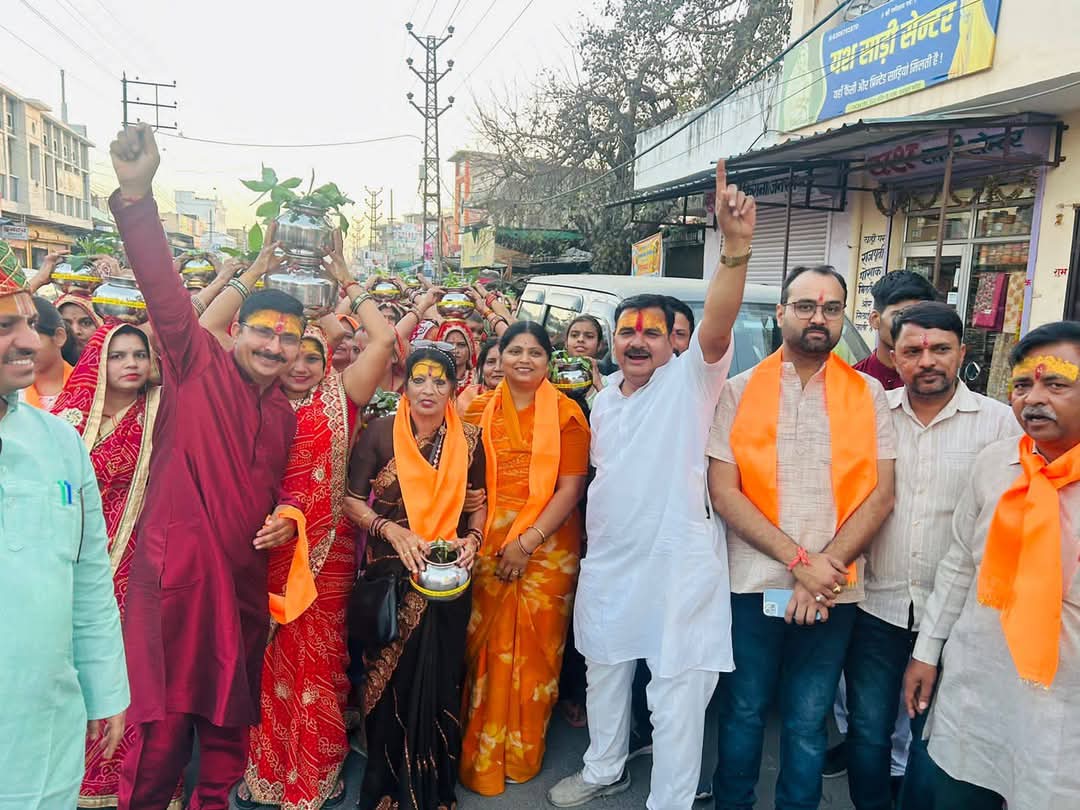 Rakhigautam01's tweet photo. आज महर्षि गौतम प्राकट्य महोत्सव के उपलक्ष में आदर्श विकास समिति, औद्योगिक क्षेत्र, रायपुरा द्वारा आयोजित कलश यात्रा में सम्मिलित हुई। 
#maharshigautam 
@INCIndia @INCRajasthan @MahilaCongress @RajasthanPMC https://t.co/W23ggAcDu3