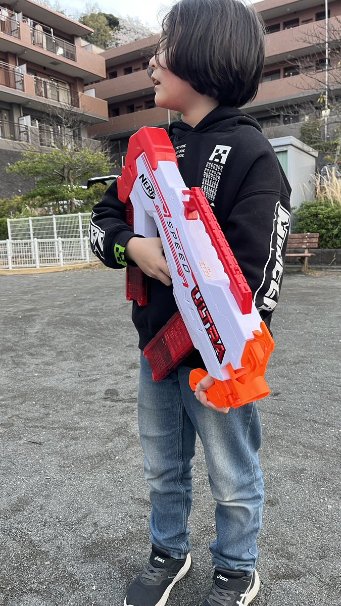 pekopla_sorarc's tweet image. サーキットの開店準備をめっちゃ頑張ってくれたそら
報酬は連射できるかっこいい銃

#ナーフ 
#nerf 
#横浜SRCサーキット