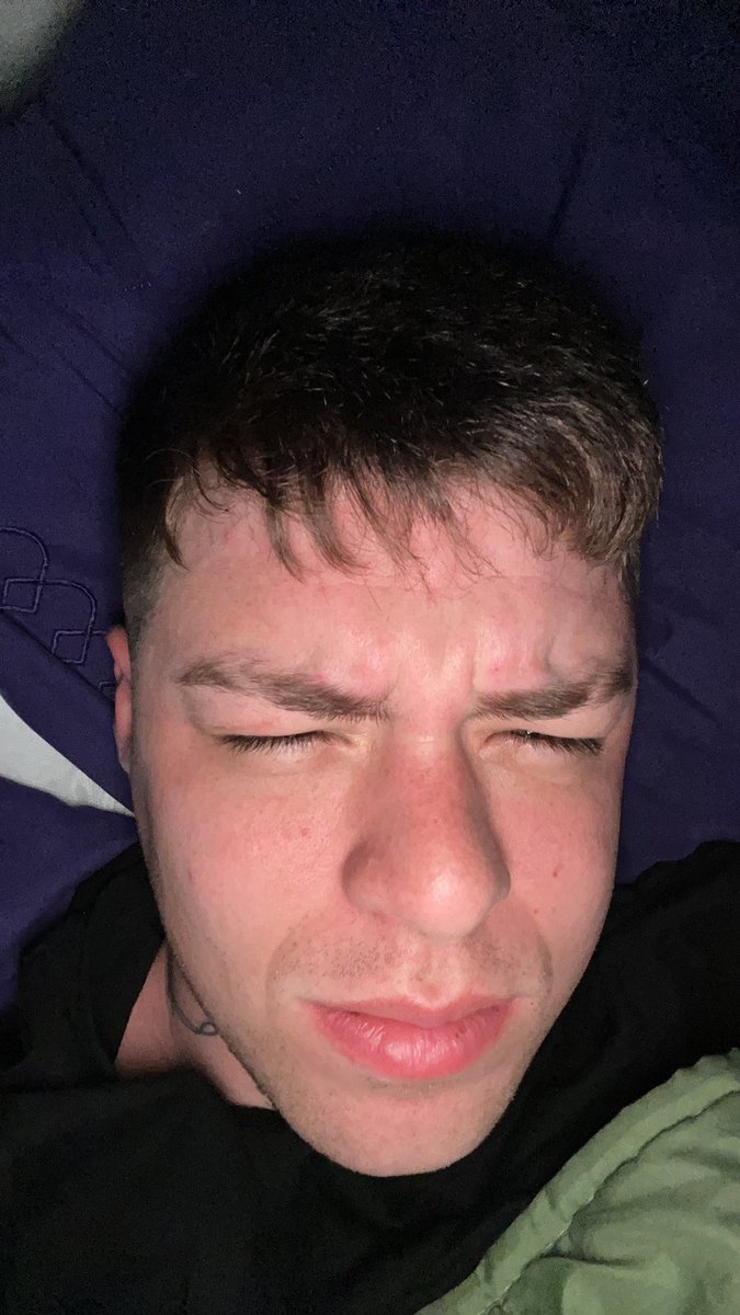 Me desperté y Vi la historia de Knak grabando con duki así: