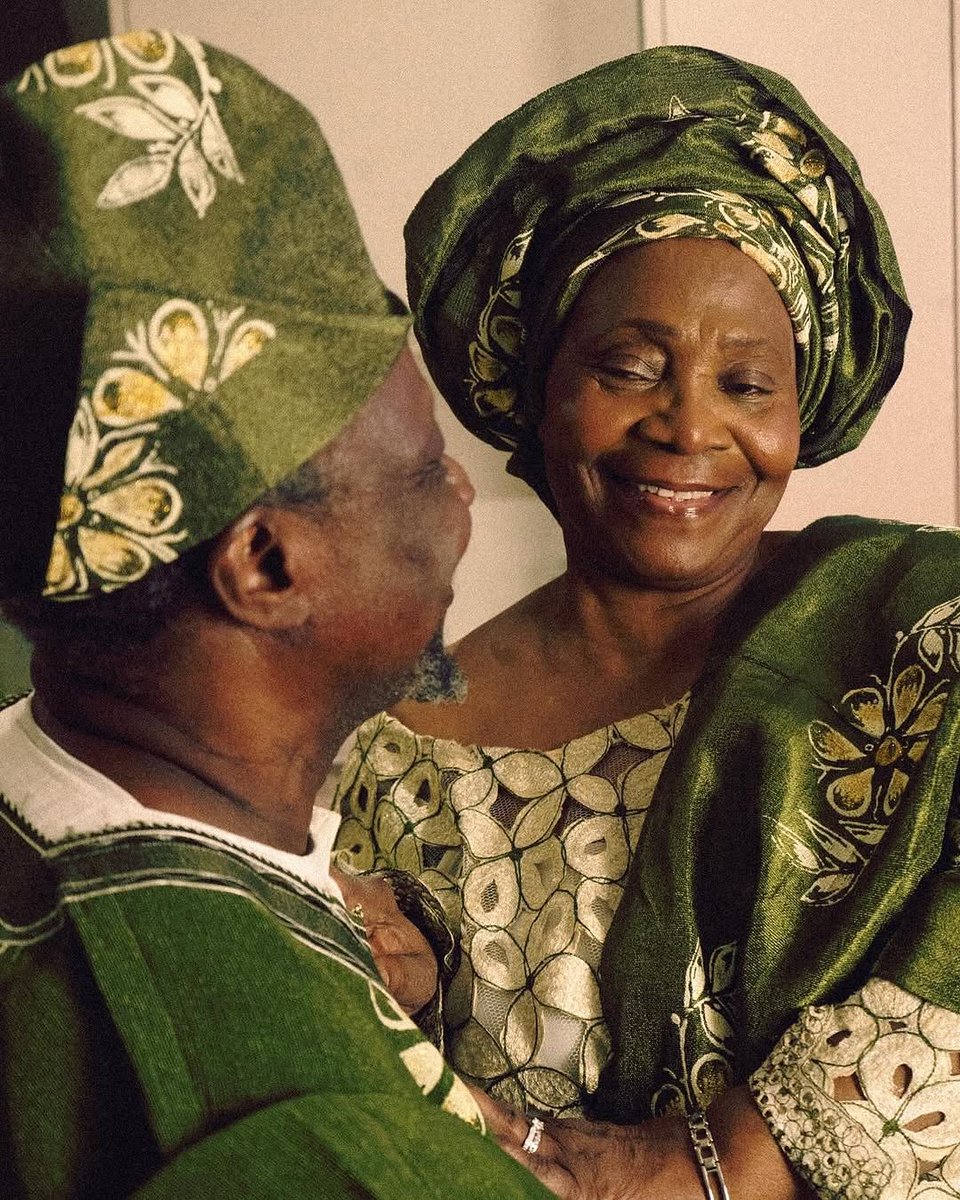 Polaroids_tz's tweet image. Miaka inapita, lakini kumbukumbu hubaki milele. ❤️📸 Wenzi hawa wanasherehekea safari yao ya upendo – na kila picha ya **Polaroid** ni ushahidi wa safari hiyo. 🥹✨ Hifadhi kumbukumbu zako kwa njia ya kipekee! #PowerOfMemory #PolaroidsTanzania