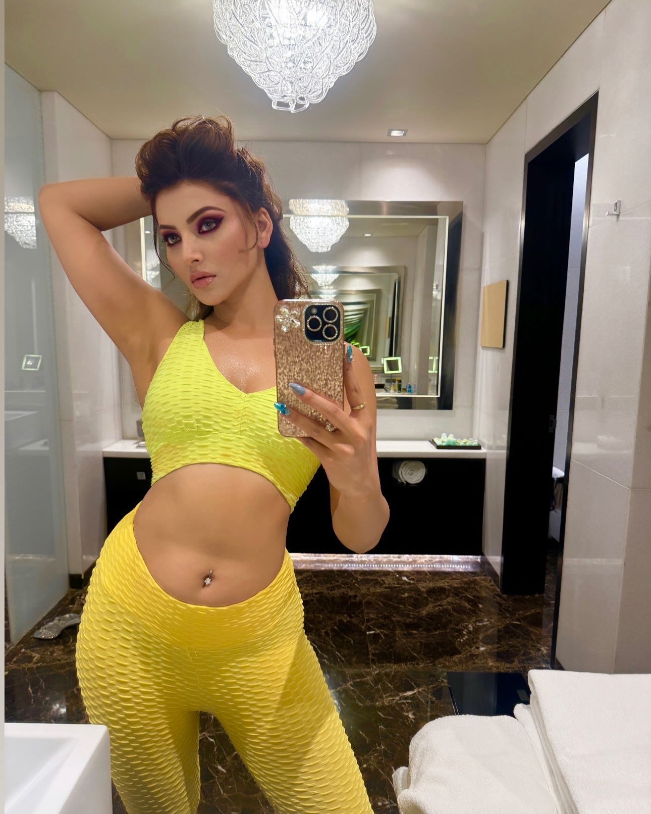 GnRu2NCbAAAGQf7?format=jpg&name=large