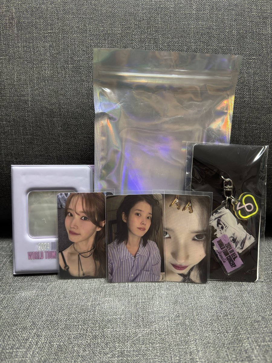 Wts Lfb

IU HEREH Tour in Manila concert door gift 
Inclusions: 3 Photocards, IU Concert Keyring, 1P Binder
   - qyop/offer
   - Good Condition (I only opened it to take a photo)
   - will ship thru Jnt/lalamove(sdd)

Tags IU Lee Jieun Concert PH

#budolniErj