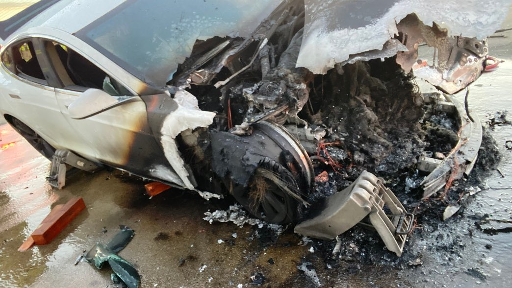 AvConsumer's tweet image. Hey @POTUS @realDonaldTrump If you love ‘Tesler’ so much then why don’t you give your buddy #Putin one. #DonaldTrump #Tesla #ElonMusk