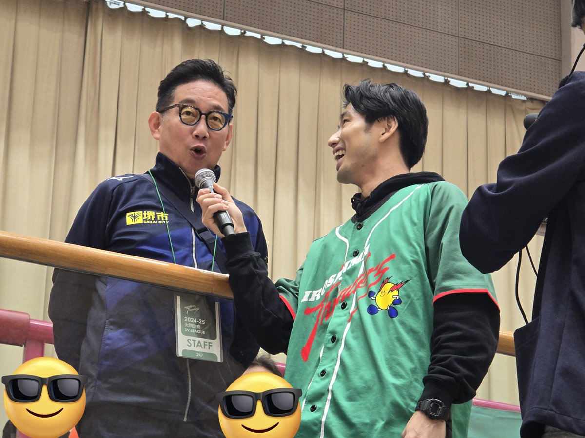3/30@東広島運動公園体育館
サンダーズvsブレイザーズ
試合前、会場MCにインタビューされる我らのなおき応援団長😊
アウェーでもコールありがとうございます👏
#日本製鉄堺ブレイザーズ 
<a href="/danchou_naoki00/">なおき応援団長</a>