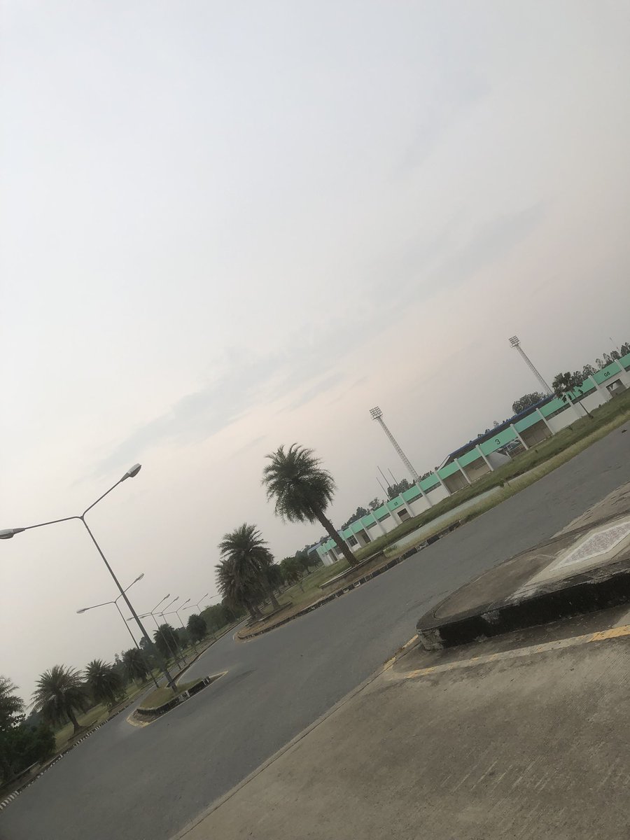 SS PPUUTT tweet media