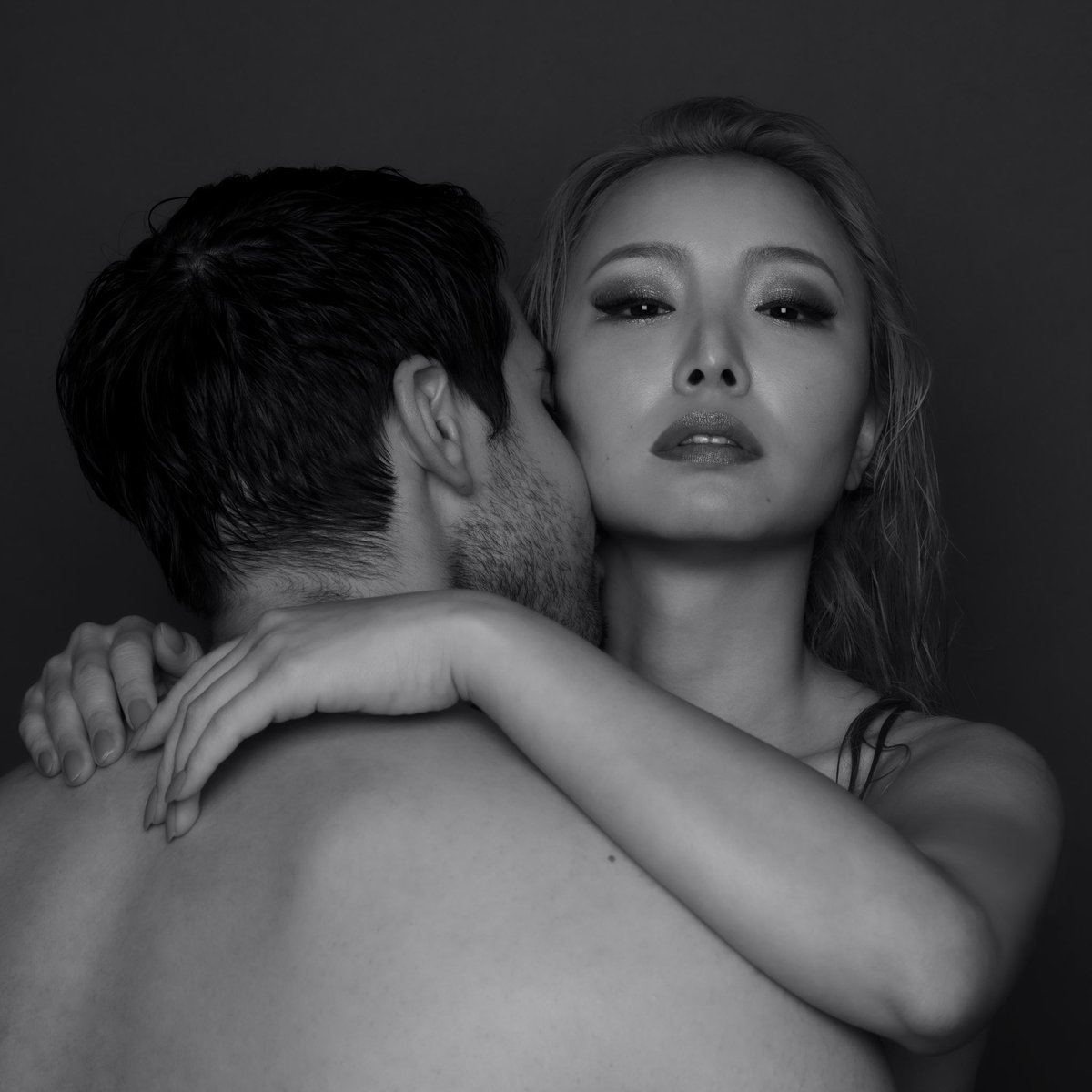 DIVA_HYNA's tweet photo. 本日!新曲 "𝐇𝐨𝐭 𝐑𝐚𝐢𝐧"がリリースされました🖤是非聴いてください💋
New Single 🖤𝐇𝐨𝐭 𝐑𝐚𝐢𝐧🖤 OUT NOW💋
Check it out!
https://t.co/DEGyyPgZMu
#HYNA #HotRain #ヘイナ https://t.co/KEIk5bCCzc