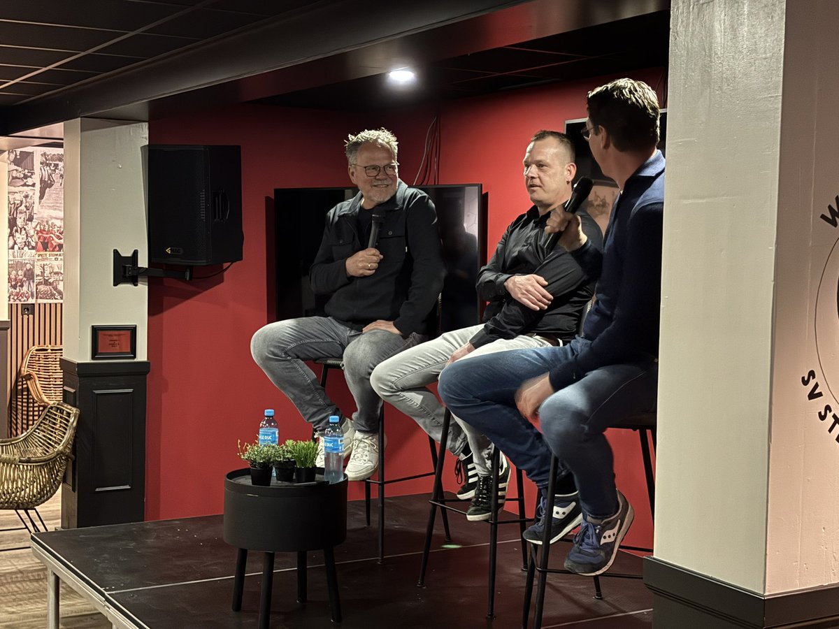 AndrevdHoogen's tweet photo. Een prachtige sponsoravond in de kantine van sv Steenwijkerwold. Henk de Jong nam ons mee op een reis vol prachtige anekdotes over de Frits Korbach (🎙️ @Dickvoormekaar2 bel Henk!), zijn geliefde Cambuur en zelfs een vleugje Arne Slot. En de kippenvanger werd ook nog besproken… https://t.co/4iMeAxShPl