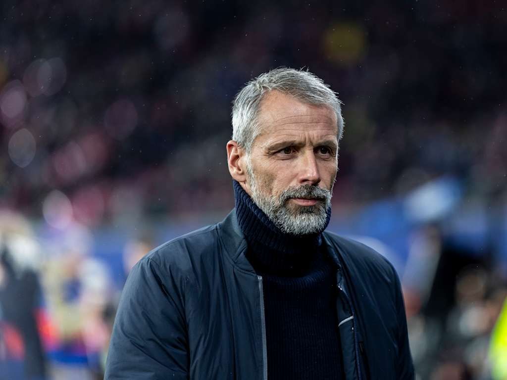 RBLTalk's tweet photo. RB Leipzig part ways with Marco Rose 🥀

The club has gone about this the wrong way. Always publicly backing the man then gives him the flick at the drop of the hat.

This was not the right time to do it either, after a cup final loss, sure but not now.
#RBLeipzig #RoseOut #Bundesliga #DFBPokal #RBL