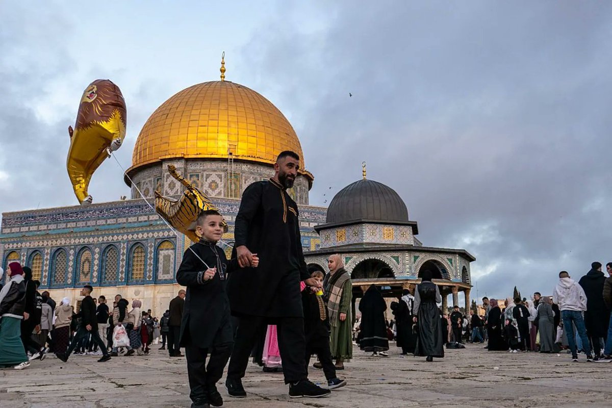 Eyaaaad's tweet photo. مشاهد من العيد حول العالم...
(تحتاج تدخل التغريدة لمعرفة كل صورة من أي دولة)
-

الرياض، السعودية.

القدس، فلسطين.

لفيف، أوكرانيا.

تيرانا، ألبانيا.