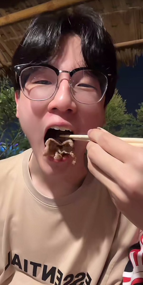 jxstmerinn's tweet photo. หม่ำๆ อีสเเซ่บเว่อ #kog #bonus_napat #matashi https://t.co/KZCyGsWIT3