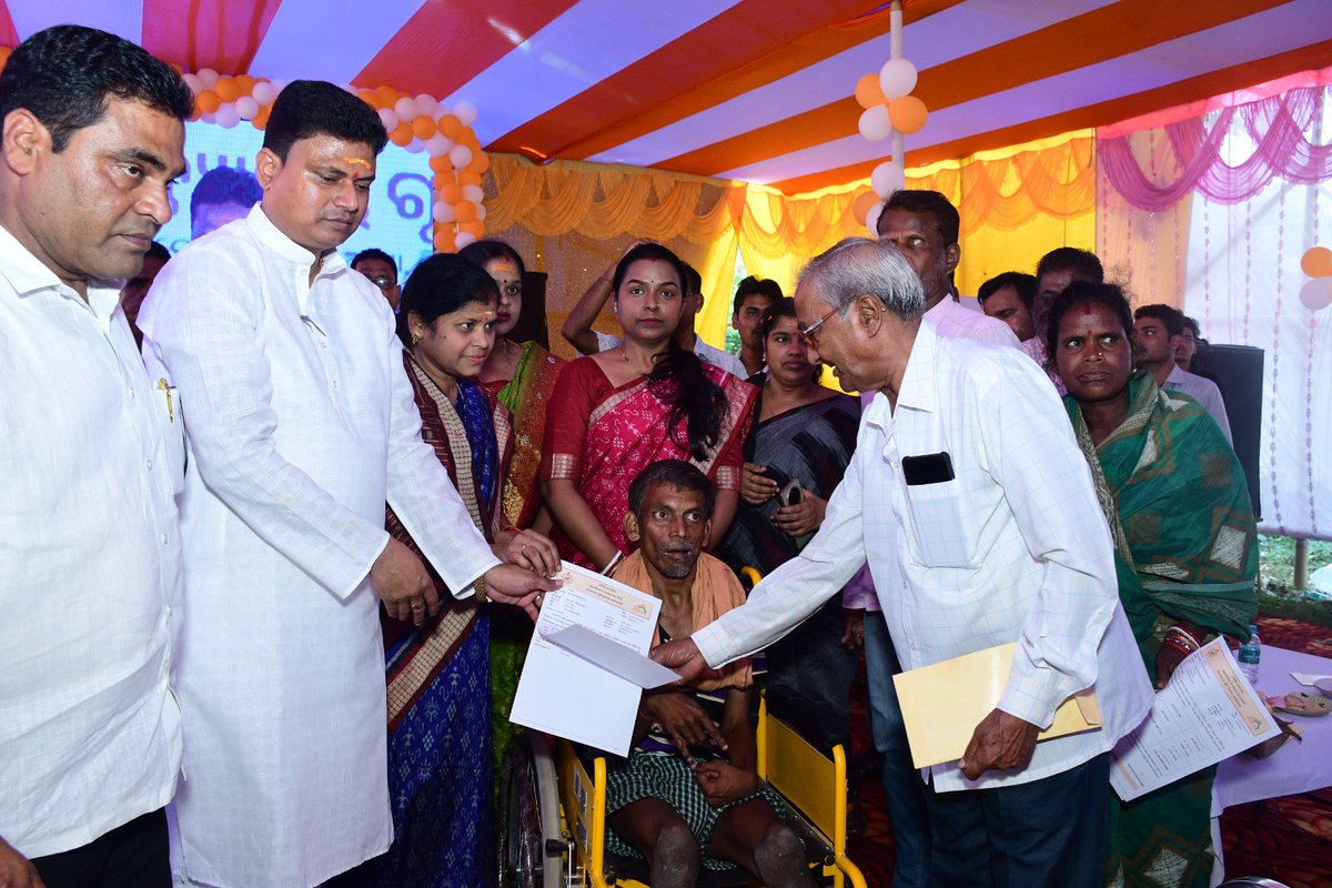 biridiblock's tweet photo. "ଅନ୍ତ୍ୟୋଦୟ ଗୃହ ଯୋଜନା'ର ଶୁଭାରମ୍ଭ ଲୋକଙ୍କ ଆଶା ଓ ଆକାଂକ୍ଷା ପୂରଣ ହେଉଥିବାର ସମୟ ।  ସମସ୍ତଙ୍କୁ ଏକ ସୁରକ୍ଷିତ ଆଶ୍ରୟସ୍ଥଳୀ ଯୋଗାଇଦେବା ନିମନ୍ତେ ଆମ ସରକାର ସଙ୍କଳ୍ପବଦ୍ଧ। ଆଜିର ଏହି ଐତିହାସିକ କାର୍ଯ୍ୟକ୍ରମ ହେଉଛି ସେହି ପ୍ରତିବଦ୍ଧତାର ପ୍ରତିଫଳନ" Inaugural function at Biridi Block on Dt.30.03.2025. https://t.co/D1Q5HmAAhV