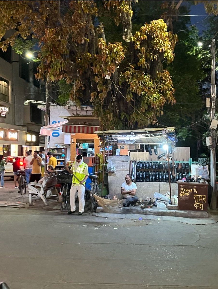 DC SOUTH ZONE (@dcsouthzone) on Twitter photo "Ensuring a cleaner, greener tomorrow! Our night sweeping team is hard at work in GK-1 Market South Zone, keeping the streets spotless for a fresh start every morning.
<a href="/AshwaniKumar_92/">Ashwani Kumar</a> <a href="/MCD_Delhi/">Municipal Corporation of Delhi</a>
#CleanIndia #NightSweeping #SouthZone #CityCare "Ensuring a cleaner, greener tomorrow! Our night sweeping team is hard at work in GK-1 Market South Zone, keeping the streets spotless for a fresh start every morning.
<a href="/AshwaniKumar_92/">Ashwani Kumar</a> <a href="/MCD_Delhi/">Municipal Corporation of Delhi</a>
#CleanIndia #NightSweeping #SouthZone #CityCare