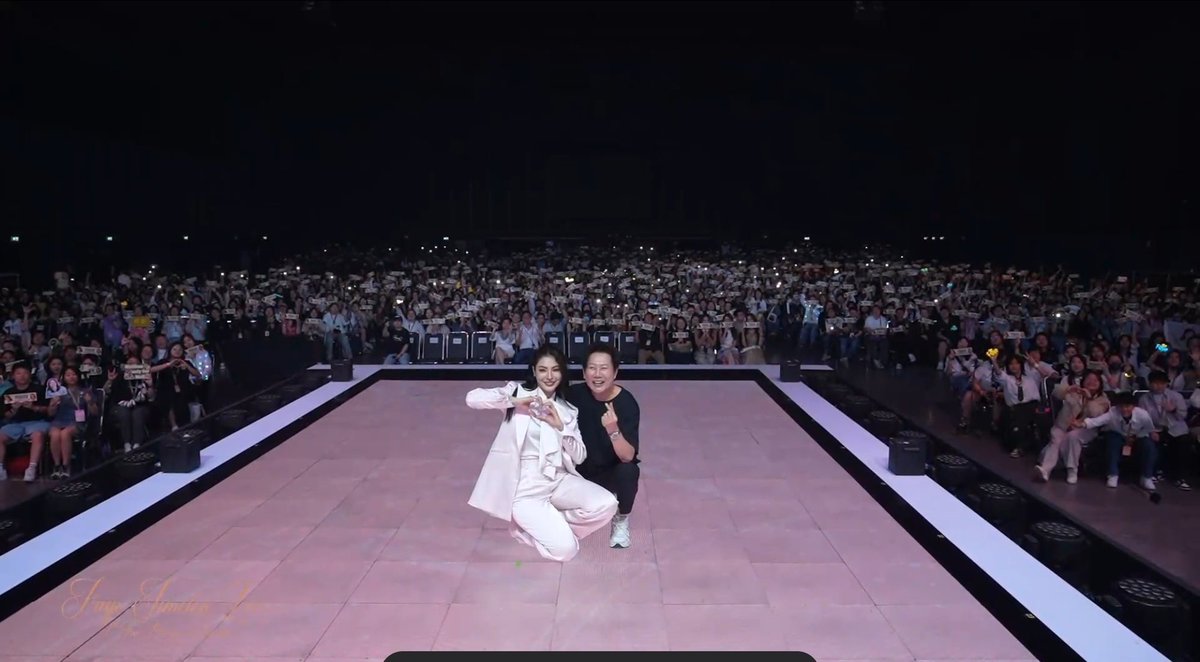 WE PROMISE NOT TO GO, AND WE PROMISE TO STAY! 🌻

FAYE TIMELESS LOVE IN BKK
#MGIxFaye1stFanMeeting