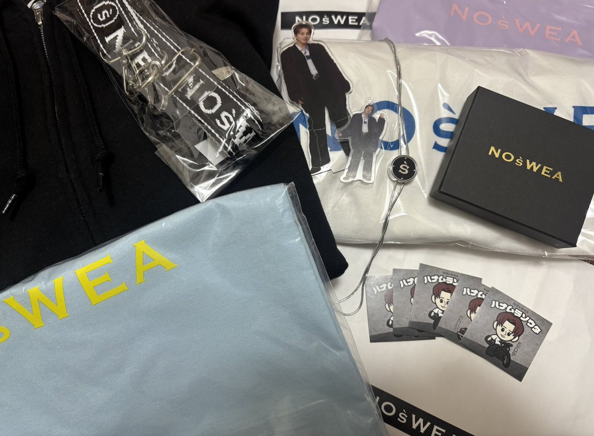 Da_iCE_EVIT's tweet photo. 2日間NOśWEA POPUPお邪魔しました!
想太くんのバイクは昼と夜でまた違う輝きがあり、あんなに近くで見れたことに感謝です🙏✨
たまたま花村店長にも遭遇でき嬉しかった🤭
NOśWEAの新作、デザインも実用性も素晴らしくて、使うの勿体無いといわず愛用します🫶🏻
#noswea #nosup #そたのバイク #花村想太 https://t.co/vOwrAMd4Sg