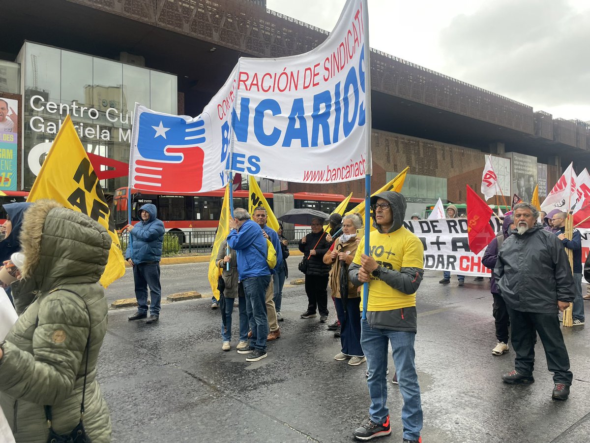 En el GAM, las organizaciones que luchan por los derechos sociales y lo seguirán haciendo hasta conquistarlos. 
Reuniéndonos para salir en unos minutos..
#MarchaDeLaBronca
#NOmasAFP