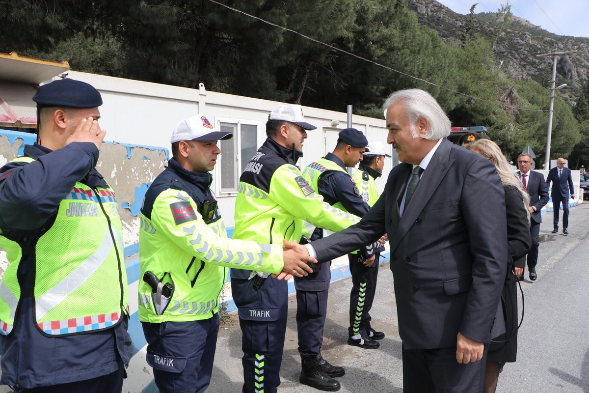 Kaymakamımız Sayın <a href="/_AliAkca_/">Ali Akça</a>,

#RamazanBayramı münasebetiyle

Halkımız, huzurevi sakinleri, 102 uygulama noktası personeli, ilçe jandarma komutanlığı ve emniyet müdürlüğü personeli ile bayramlaştılar.