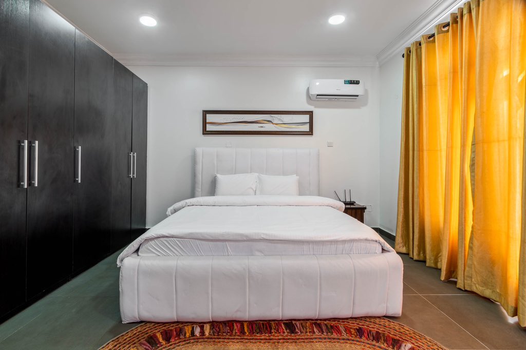 livinglagosng's tweet image. This apartment is calling your name… Are you answering? 👀💬
.
.
.
🛏️ 3 Bed 
🏡 The Orchard
🇳🇬 Oniru, Lagos.

#LivingLagosGroup #LivingLagosUK #shortletsinlagos #shortletapartment #airbnb #AirbnbHomes #shortletsng #ExploreHomes #BookNowLagos #explorepage
