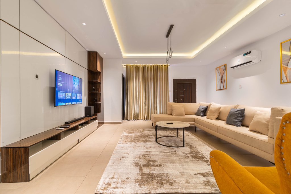 livinglagosng's tweet image. This apartment is calling your name… Are you answering? 👀💬
.
.
.
🛏️ 3 Bed 
🏡 The Orchard
🇳🇬 Oniru, Lagos.

#LivingLagosGroup #LivingLagosUK #shortletsinlagos #shortletapartment #airbnb #AirbnbHomes #shortletsng #ExploreHomes #BookNowLagos #explorepage
