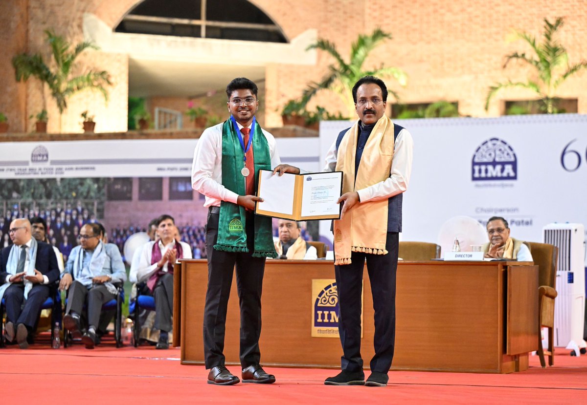 IIMAhmedabad's tweet photo. Hearty congratulations, Yogesh Kumar R on receiving the Gold Medal in recognition of your outstanding academic achievements in the PGP-FABM Class of 2025 at the 60th Convocation of #IIMA!

#IIMA60thConvocation #IIMAClassOf2025 #IIMAStudents #IIMAPGPFABM https://t.co/2MWlRWQyyg