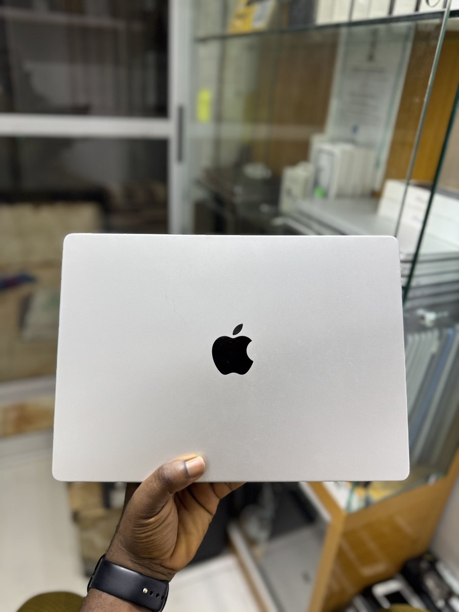 UK USED 
APPLE MACBOOK PRO 
1TB SSD 64GB RAM 
M1 MAX CHIP PROCESSOR 
14 INCH 
WITH FULL ACCESSORIES 
Available for N2,200,000 
Office Address:No 2 Pepple street,Ikeja computer Village 
Call or WhatsApp 08037774591