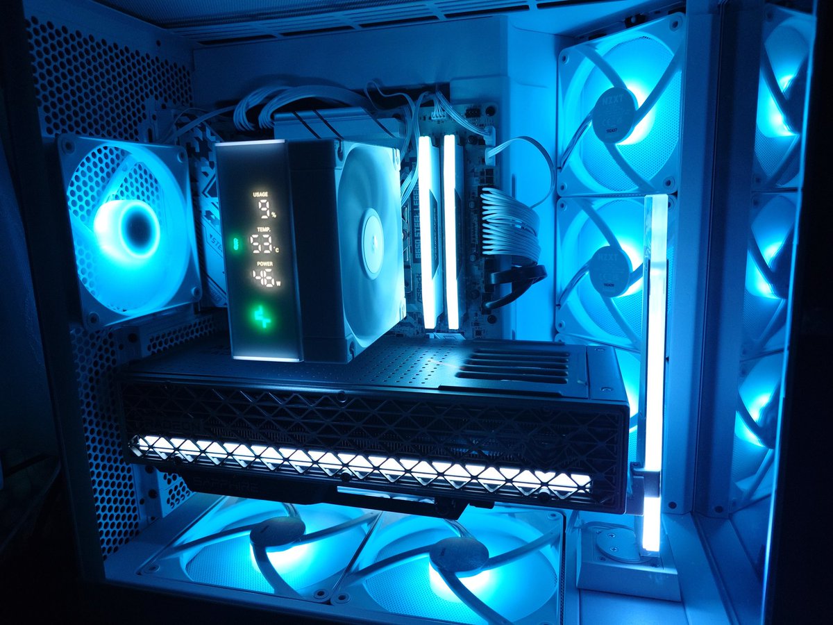 9_rlw's tweet photo. 白PCにもNITRO+はいいぞ〜
#Sapphire #RX9070XT #自作PC https://t.co/GsRp07Nbzm