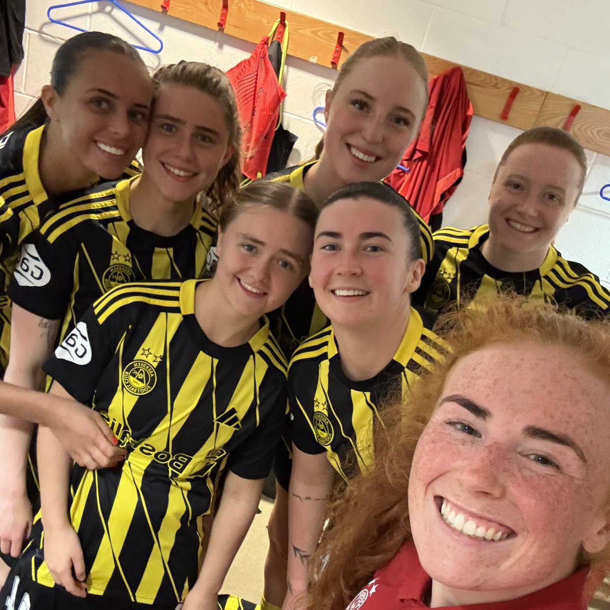 AberdeenWomen's tweet photo. GET IN! 🐝 🙌 https://t.co/b1VQ5B8iV4
