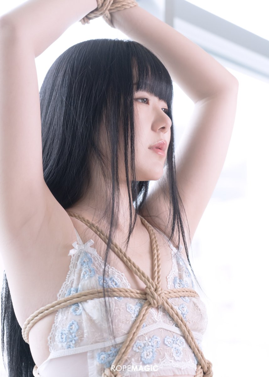 久しぶりの新作告知です！
デジタル写真集「Delicate Fiber」をROPEMAGiCにて公開しました。今にも消えてしまいそうな透明感…ぜひご覧ください。
ropemagic.net/gallery/fiber/
model: Misaki
photo&amp;rope: Reiji Suzuki