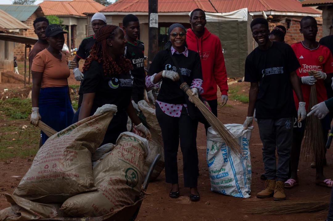 NdagireLaila's tweet photo. We appreciate everyone who participated in the nature restoration and clean-up event in Kosovo, Lubaga Division.
@careboutclimate 
#SDG13 
#ClimateAction https://t.co/huCEnugHOd