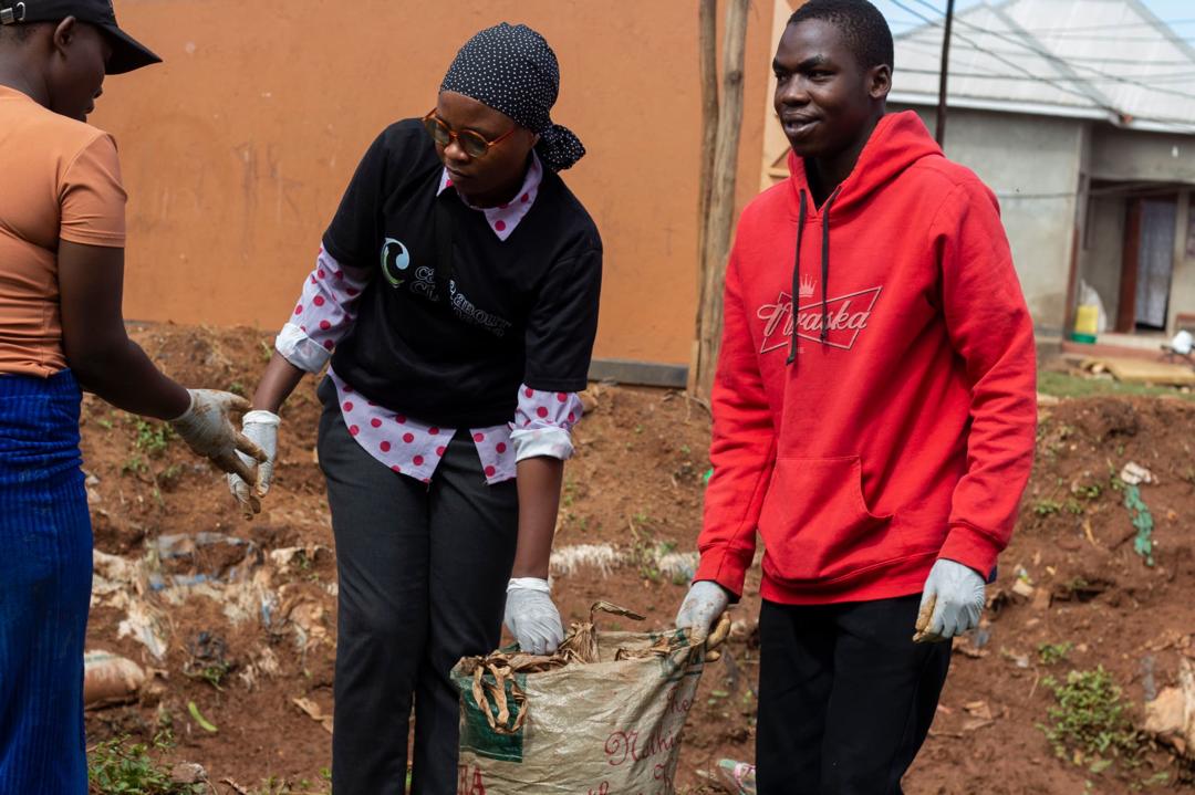 NdagireLaila's tweet photo. We appreciate everyone who participated in the nature restoration and clean-up event in Kosovo, Lubaga Division.
@careboutclimate 
#SDG13 
#ClimateAction https://t.co/huCEnugHOd