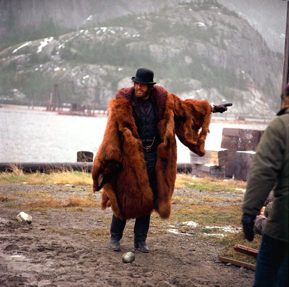 Happy 88th birthday to the great Warren Beatty! In ‘McCabe &amp; Mrs. Miller’ (1971), he delivered one of his finest performances—bringing charm, vulnerability, and quiet tragedy to Altman’s atmospheric anti-Western. A true classic. 

Read more: cinephiliabeyond.org/mccabe-mrs-mil…