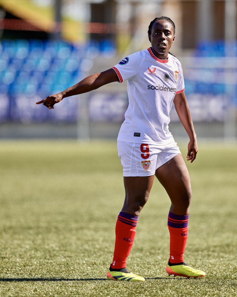 👈 Fatou Kanteh 𝘰𝘳𝘨𝘢𝘯𝘪𝘻𝘢𝘯𝘥𝘰 al Sevilla

#LigaF | #LevanteBadalonaSevillaFC