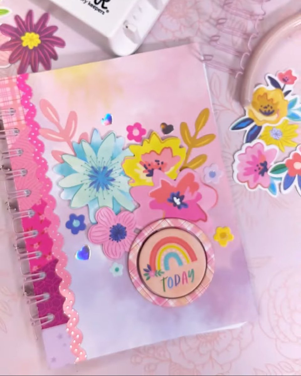 wermemorykeeper's tweet photo. 💗@ivypinkmade created the cutest heart-shaped binding holes with the Multi-Cinch Heart Cartrdige Insert for an extra touch of charm! Who else is obsessed with unique bookbinding details? 🙋‍♀️  #WeRMakers #BookBinding #MultiCinch #MakeItWithWeR #InternationalCraftMonth https://t.co/kXij8LFBCt