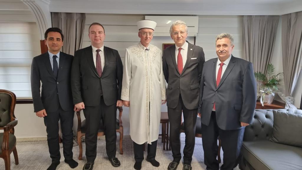 Atina Büyükelçimiz Sn. Çağatay Erciyes Ramazan Bayramı vesilesiyle ziyaret ettiği Batı Trakya'da Gümülcine ve İskeçe Müftülükleri, Gümülcine Türk Gençler Birliği ile İskeçe Türk Birliği'nde soydaşlarımızla bir araya geldi. 
<a href="/TC_AtinaBE/">Türkiye in Greece</a>