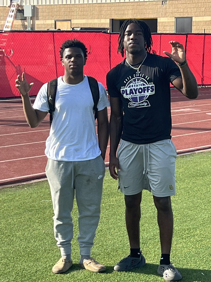 #SicEm…..<a href="/CoachK_Hall/">Coach Khenon Hall (BAYLOR)</a> <a href="/AppleberryBU/">Aaron Appleberry</a> <a href="/CoachDBaker81/">Dallas Baker</a> <a href="/SicemRecruiting/">Baylor Football Recruiting News</a> <a href="/London_Smith1/">London Smith</a> <a href="/SkysTheLimitWR/">Margin Hooks</a>