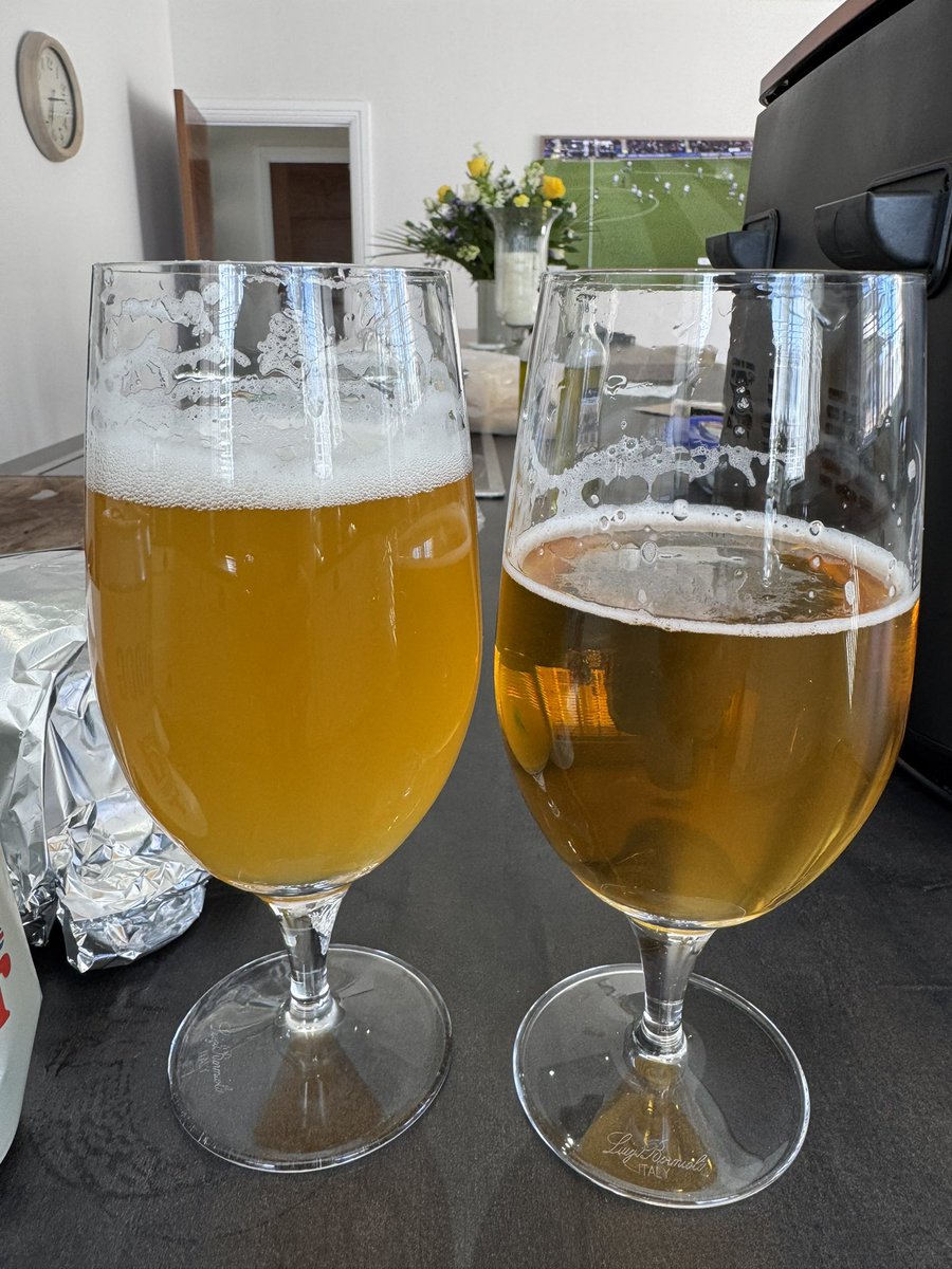 damonrands's tweet photo. @BrewDog  how odd, just poured 2 cans of cold beer spot the difference 🤷🏻‍♂️any ideas https://t.co/mqkQAdodiv