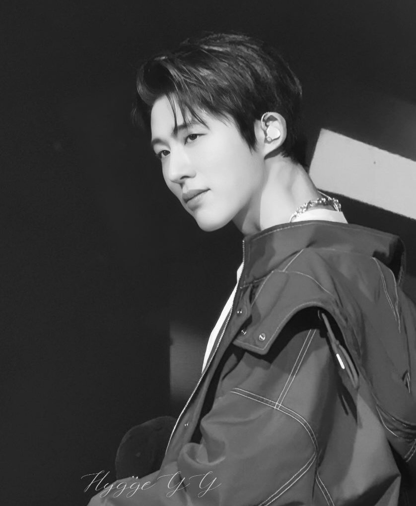 Kim Hanbin from this angle, from a baby to a man 🔥

18yo                                                            28yo