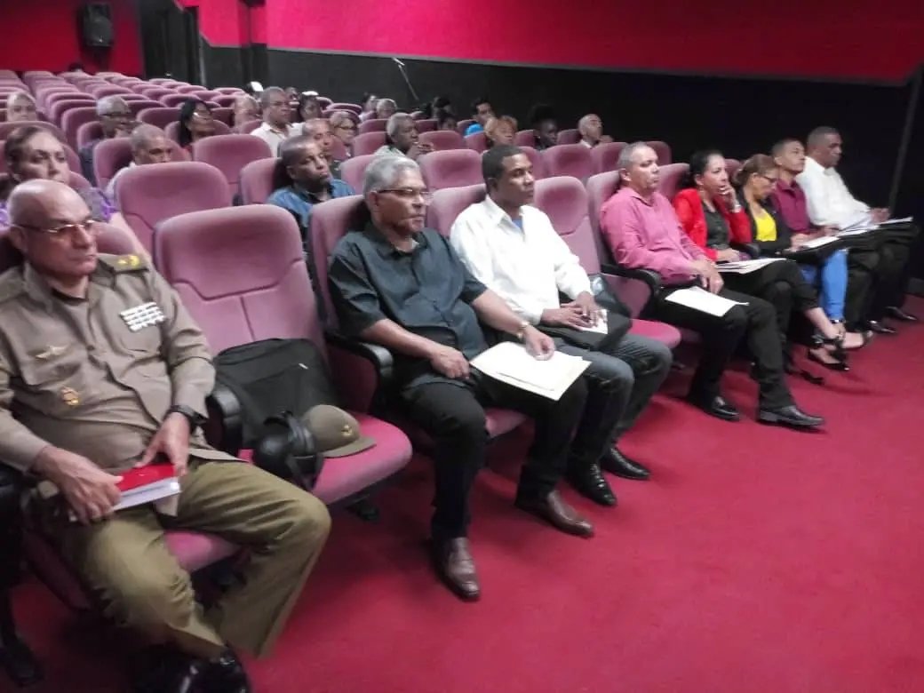 Excelente pleno desarrollo en nuestra #SiempreSantiago con reflexiones críticas y análisis profundo sobre el plan de desarrollo económico y social, donde se   determinaron acciones concretas para la nueva etapa de trabajo. Vamos por más.
<a href="/PartidoPCC/">Partido Comunista de Cuba</a> <a href="/CubaMined/">MINED</a>
<a href="/RaulSamon/">Raúl Samón Soto</a>