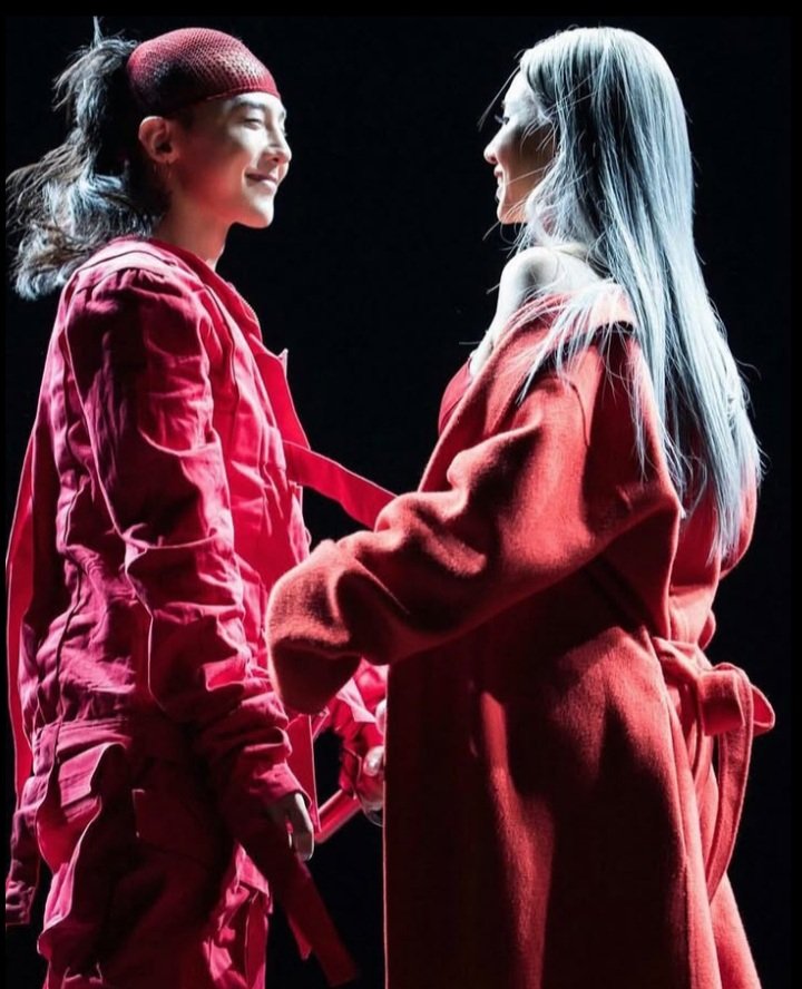 forever5_____'s tweet photo. The King &amp;                 The King &amp;
The Queen                 The Queen
 2017                                       2025

Esto es icónico ❤🤍✨

#KPop
#GDRAGON2025 #Übermensch
#GD #BIGBANG #CL #2NE1 https://t.co/jcRHxkoqyK