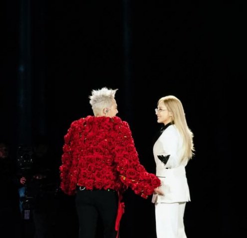 forever5_____'s tweet photo. The King &amp;                 The King &amp;
The Queen                 The Queen
 2017                                       2025

Esto es icónico ❤🤍✨

#KPop
#GDRAGON2025 #Übermensch
#GD #BIGBANG #CL #2NE1 https://t.co/jcRHxkoqyK